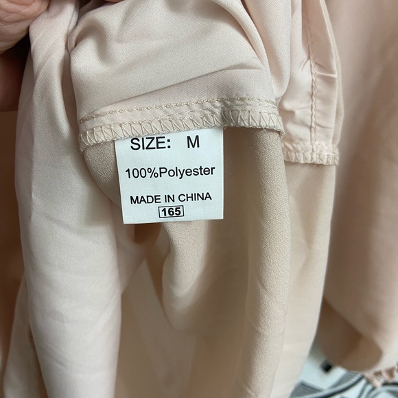 No brand nude colored blouse size M - Picture 4 of 5